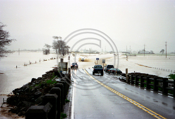 1997 Ferndale is flooded car comes thru flood waters