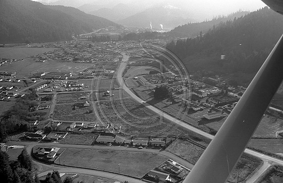 Plane landing in Rio Dell