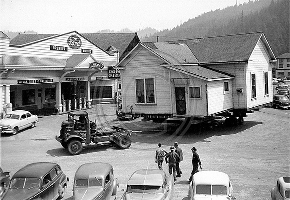 SCOTIA house being moved from across from the inn