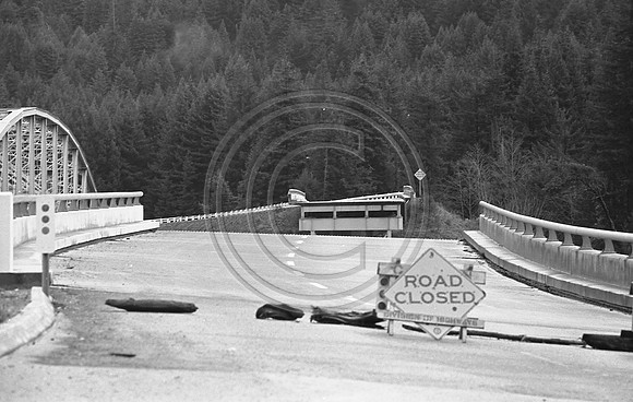 Road Closed sign at South Scotia Bridge