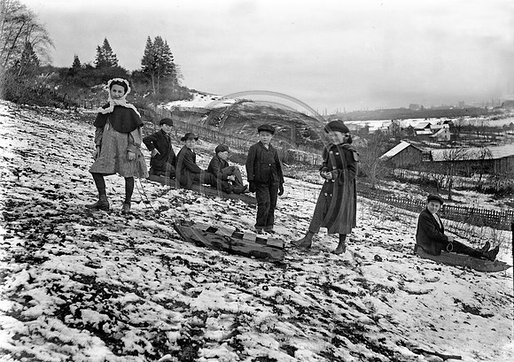 Kids playing in the snow with a sled Fortuna 1900