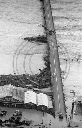 Removing logs from the base of Fernbridge California